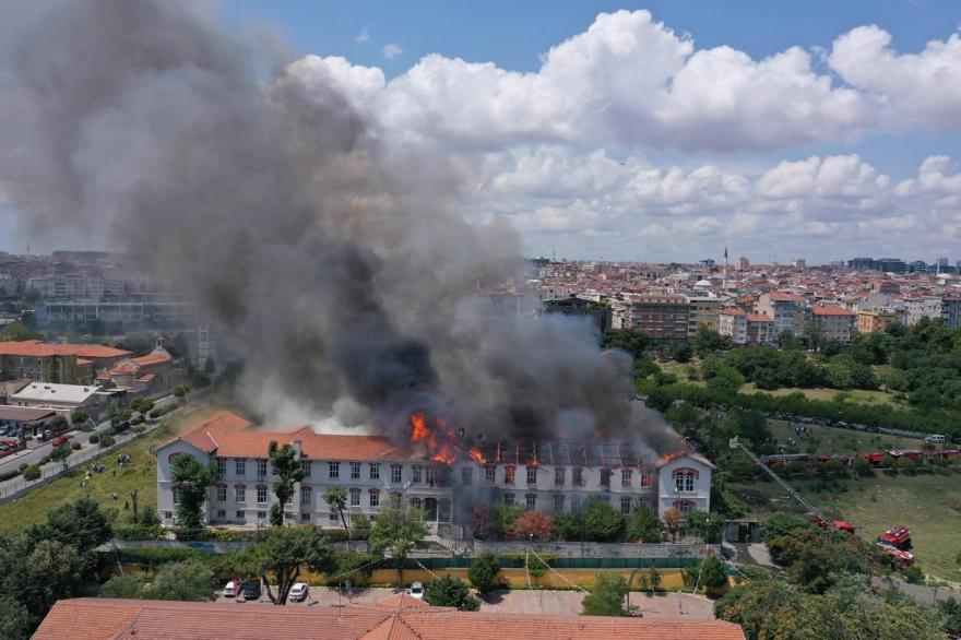 Mεγάλη καταστροφή από τη φωτιά  στο ελληνικό νοσοκομείο στην Κωνσταντινούπολη – Μήνυμα Βαρθολομαίου