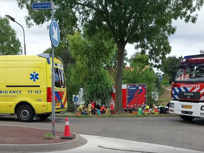 Ολλανδία: Φορτηγό έπεσε σε ανθρώπους που συμμετείχαν σε υπαίθριο πάρτι – Τουλάχιστον 3 νεκροί (εικόνες&video)
