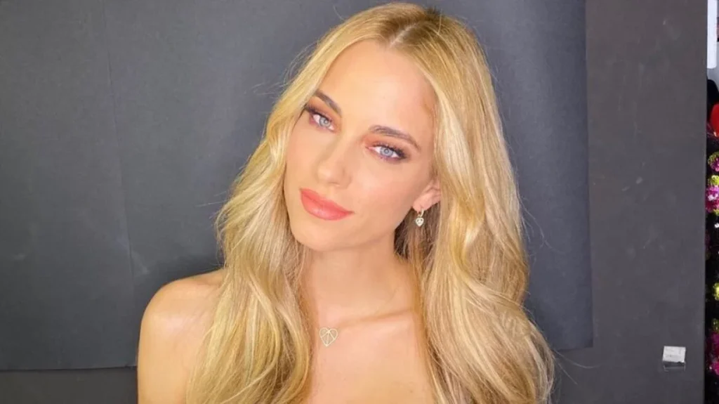 Η Δούκισσα Νομικού κάνει  μελομακάρονα και μοιράζεται τη συνταγή  – Δείτε το βίντεο