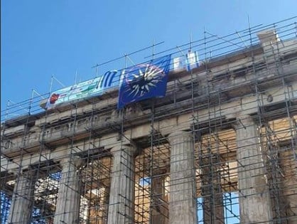 Ακρόπολη: Άνδρας απειλεί να πέσει από τον Παρθενώνα –Σκαρφάλωσε στην σκαλωσιά