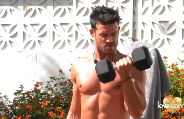 Love Island: Όσα θέλεις να μάθεις για τον πρώτο… «πειρασμό» που αναστατώνει τους Islanders – Δείτε το trailer