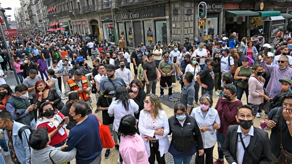 Μεξικό: Ισχυρός σεισμός 7,4 Ρίχτερ και προειδοποίηση για τσουνάμι (video)