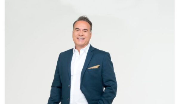 Φώτης Σεργουλόπουλος: Παντρεύτηκε τον σύντροφό του  – Το γάμο έκανε ο Χάρης Δούκας