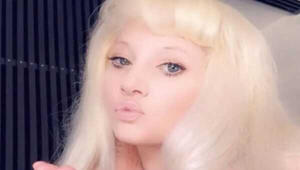 Τζούλια Αλεξανδράτου: Ποζάρει αγκαλιά με τον σύντροφό της και πατέρα του παιδιού της