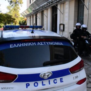 Γκύζη: 74χρονος μαχαίρωσε τη σύζυγό του και αυτοκτόνησε πέφτοντας από την ταράτσα  – Σε κρίσιμη κατάσταση η γυναίκα