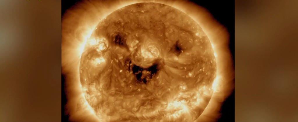 Εντυπωσιακές φωτογραφίες της NASA από τον ήλιο που… χαμογελά