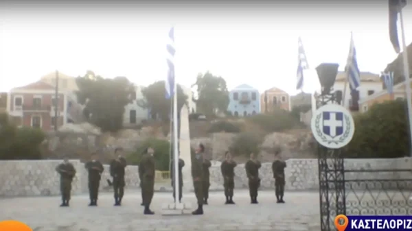 28η Οκτωβρίου: Η έπαρση της σημαίας στο Καστελόριζο και οι ευχές από την κυρά Ρηνιώ στην Κίναρο