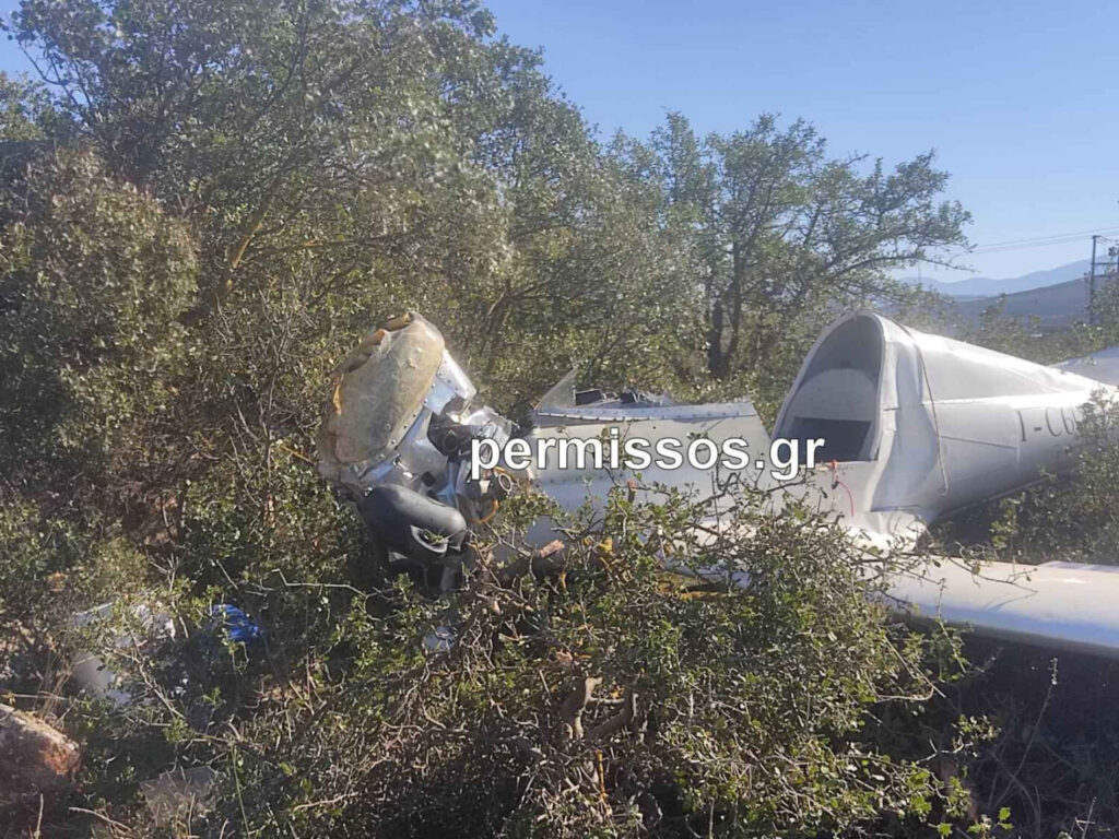 Πτώση μονοκινητήριου αεροσκάφους στην Εθνική Οδό Αθηνών – Λαμίας – Νεκρός ο πιλότος (video)