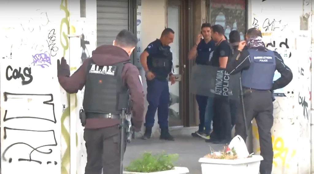 Θεσσαλονίκη: Ληστεία με ομηρία υπαλλήλων σε κατάστημα – Συνελήφθησαν οι δράστες (video)