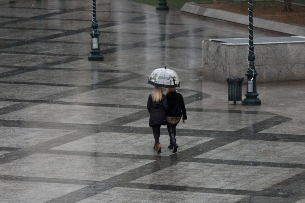 Επιδείνωση του καιρού από το βράδυ – Βροχές, καταιγίδες και χιόνια στα ορεινά φέρνει ένα σπάνιο  φαινόμενο (video)