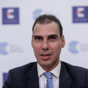 Θεμιστοκλέους: Έχουν μειωθεί οι χρόνοι αναμονής στα δημόσια νοσοκομεία – Τι είπε για Μυλωνάκη και Λαζαρίδη (βίντεο)