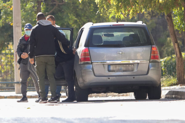 Kολωνός: Στον ανακριτή  οδηγούνται ο ηλεκτρολόγος και ο προπονητής για τον βιασμό της 12χρονης