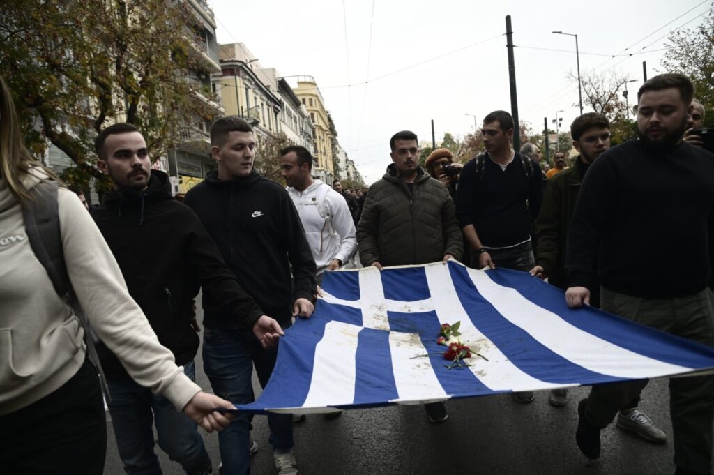 Σε εξέλιξη η πορεία για την εξέγερση του Πολυτεχνείου – Απροσπέλαστο το κέντρο