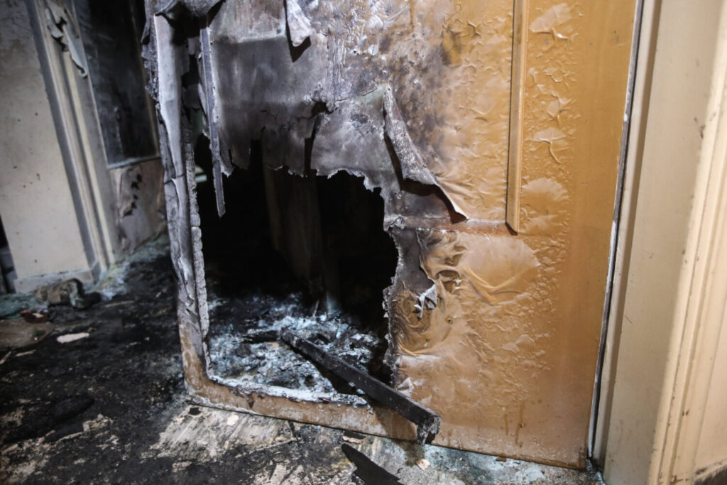 Κολωνός: Σε κρίσιμη κατάσταση ο 5χρονος από τη φωτιά στο διαμέρισμα – Συνελήφθη ο πατέρας (εικόνες)
