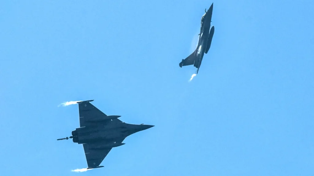 Αεροπορική επίδειξη στο Φάληρο: «Είμαστε οι κυρίαρχοι των αιθέρων, μολών λαβέ μέρα και νύχτα» το μήνυμα του πιλότου F-16 (εικόνες)