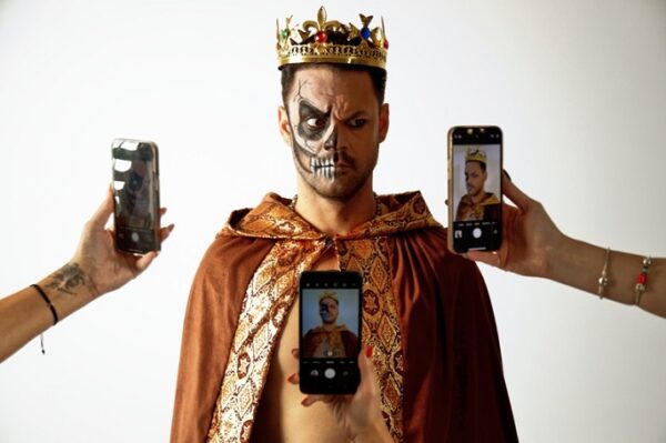 Ο Giorgio Douros επιστρέφει δισκογραφικά με το ανατρεπτικό «Βασίλειο Της Πίπας»