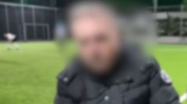 Βιασμός 12χρονης: «Θα πρέπει να του ζητήσουμε συγνώμη», λέει ο δικηγόρος του προπονητή που προφυλακίστηκε (video)