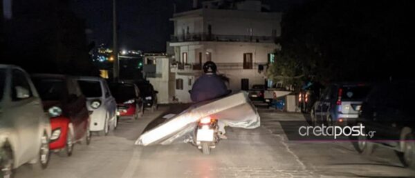 Κρήτη: Viral ο οδηγός που μετέφερε διπλό στρώμα με μηχανάκι! (video)