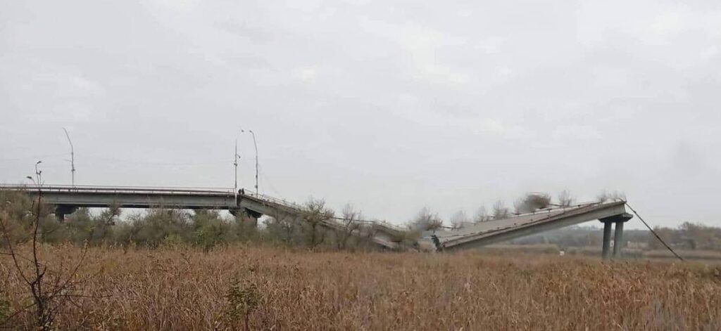 Πόλεμος στην Ουκρανία: Οι Ρώσοι υποχωρούν από τη Χερσώνα – Καταστρέφουν γέφυρες και το οδικό δίκτυο