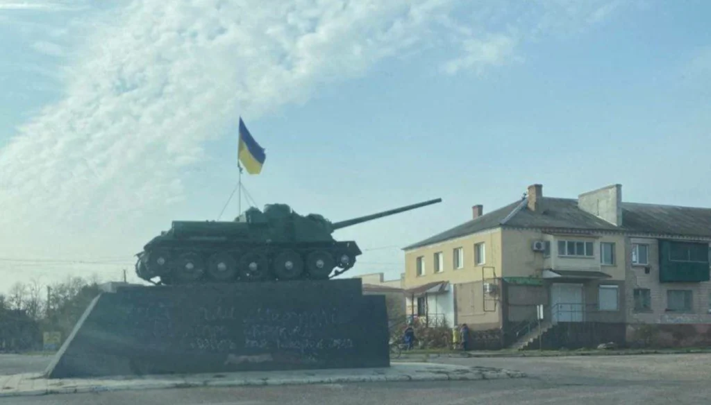 Χερσώνα: O ουκρανικός στρατός μπαίνει στην πόλη μετά την αποχώρηση των Ρώσων – Πανηγυρισμοί (video)