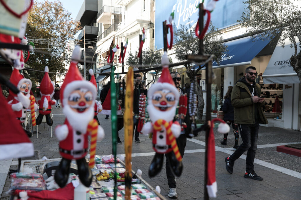 Εορταστικό ωράριο: Πώς θα λειτουργήσουν καταστήματα και σουπερμάρκετ παραμονή Πρωτοχρονιάς