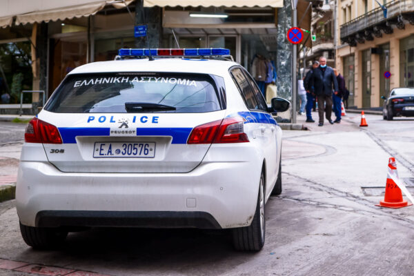 Νέα Σμύρνη: Ομολόγησε ότι σκότωσε τον 46χρονο αδελφό της – «Μου ζήτησε νερό, τσακωθήκαμε και τον χτύπησα» – Διώκεται για ανθρωποκτονία από πρόθεση