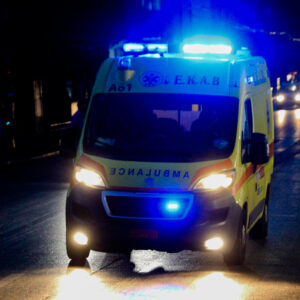 Σε σοβαρή  κατάσταση το κοριτσάκι που έπεσε και χτύπησε σε σιντριβάνι στην Καλλιθέα –  Το επανέφεραν οι γιατροί στο “Παίδων” μετά από 40 λεπτά