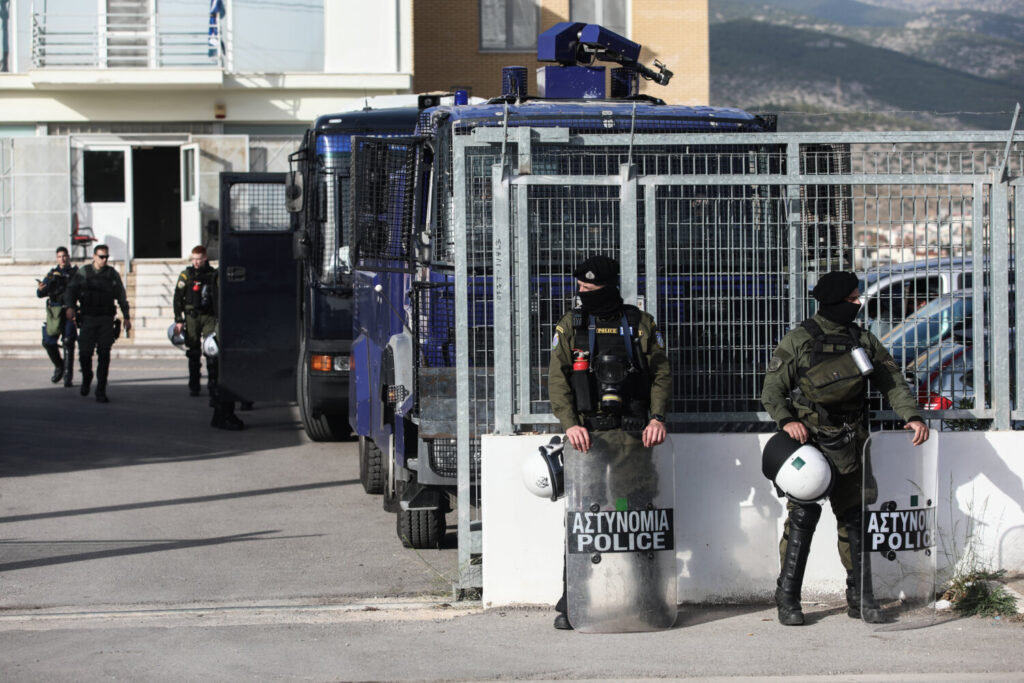 Αστυνομική επιχείρηση στη δυτική Αττική μετά τα επεισόδια με Ρομά – Τρείς συλλήψεις