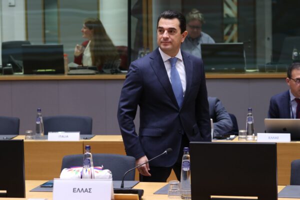 Σκρέκας για πλαφόν στο φυσικό αέριο: Τα 188 ευρώ ανά μεγαβατώρα θα δώσουν το σωστό μήνυμα στις αγορές