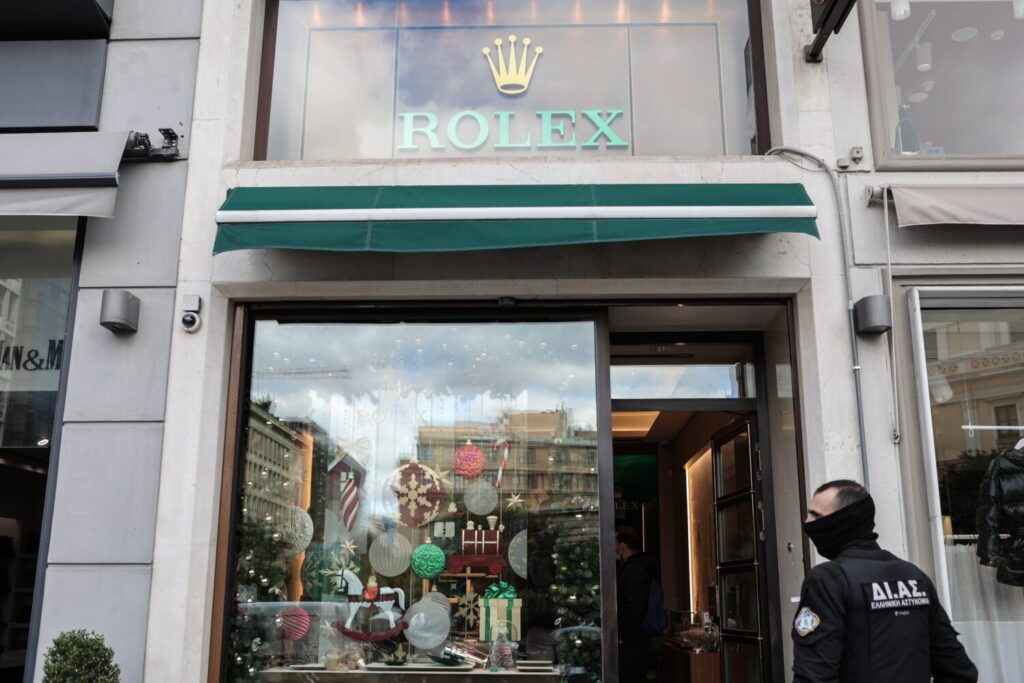 Ληστεία στη Rolex: Πιθανή εμπλοκή της μαφίας και της συμμορίας «ροζ πάνθηρες» ερευνά η Αστυνομία