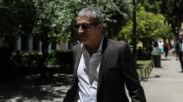 Θέμης Αδαμαντίδης: «Αλλόκοτα όσα  λέγονται, δεν έχω σχέση, ευτυχώς δεν ζεί  η μανούλα μου»