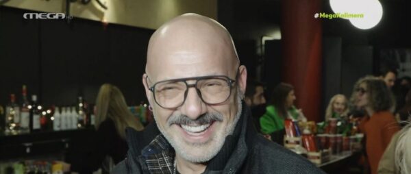 Νίκος Μουτσινάς: Εκνευρίστηκε με τις ερωτήσεις των δημοσιογράφων –  «Μην το συνεχίζετε! Δεν βλέπω να σέβεστε κάτι» (video)