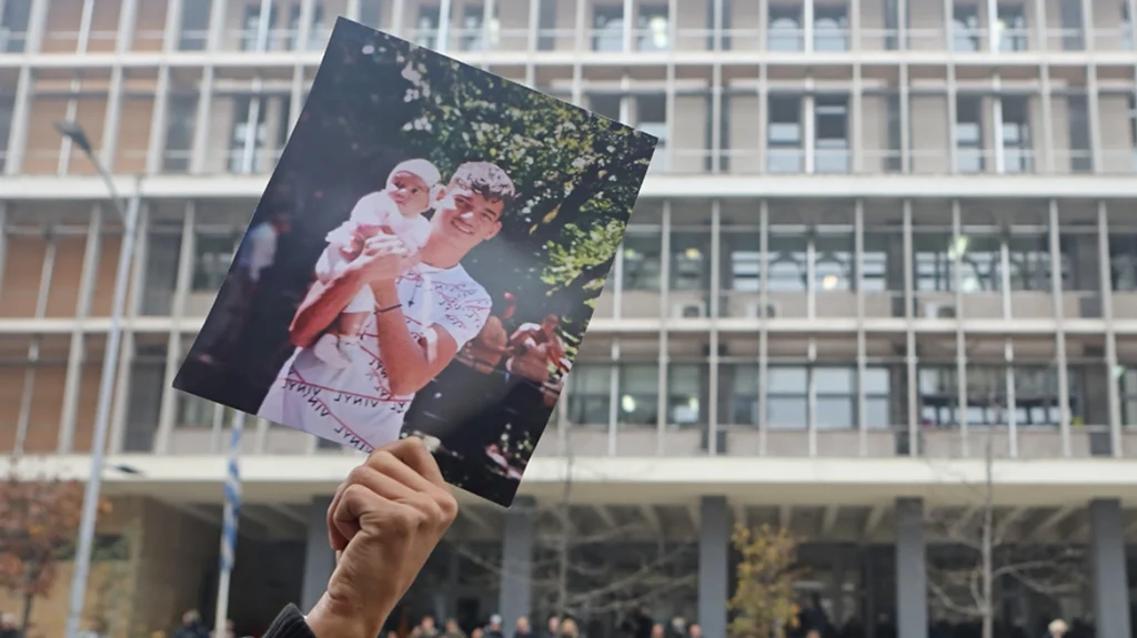 Θεσσαλονίκη: Πέθανε ο 16χρονος Ρομά που δέχτηκε σφαίρα στο κεφάλι από αστυνομικό μετά από καταδίωξη