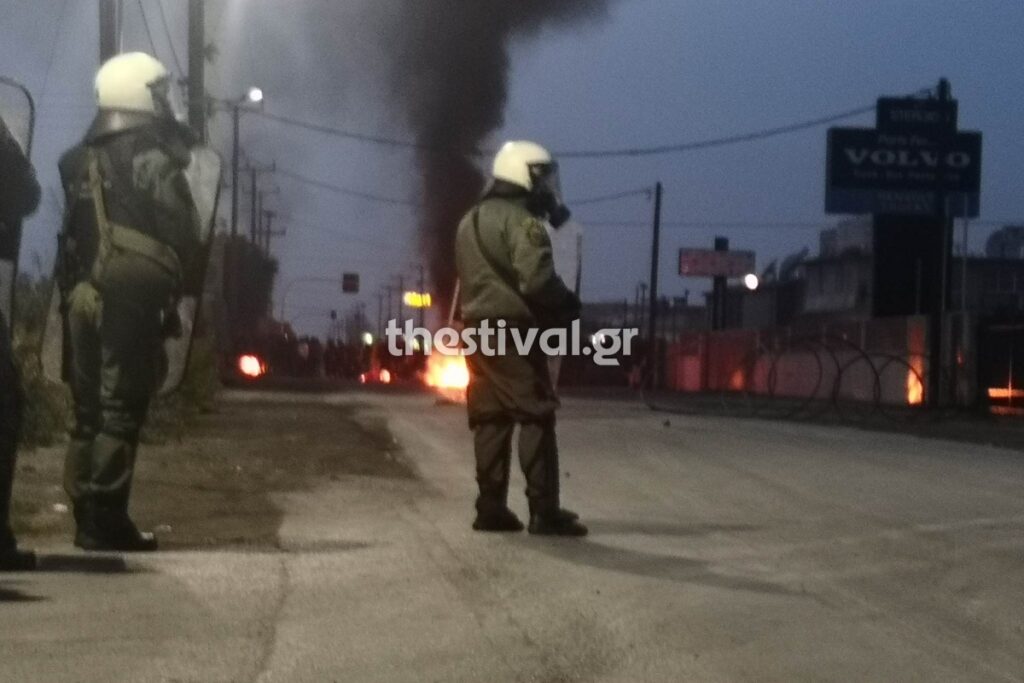 Θεσσαλονίκη: Συγκρούσεις Ρομά με αστυνομικούς στον οικισμό Αγία Σοφία – Πέφτουν πυροβολισμοί