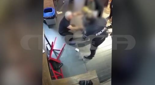 Κοζάνη: Πώς ο αστυνομικός με ειδική λαβή έσωσε μια γυναίκα που πνίγηκε τρώγοντας σουβλάκι (video)