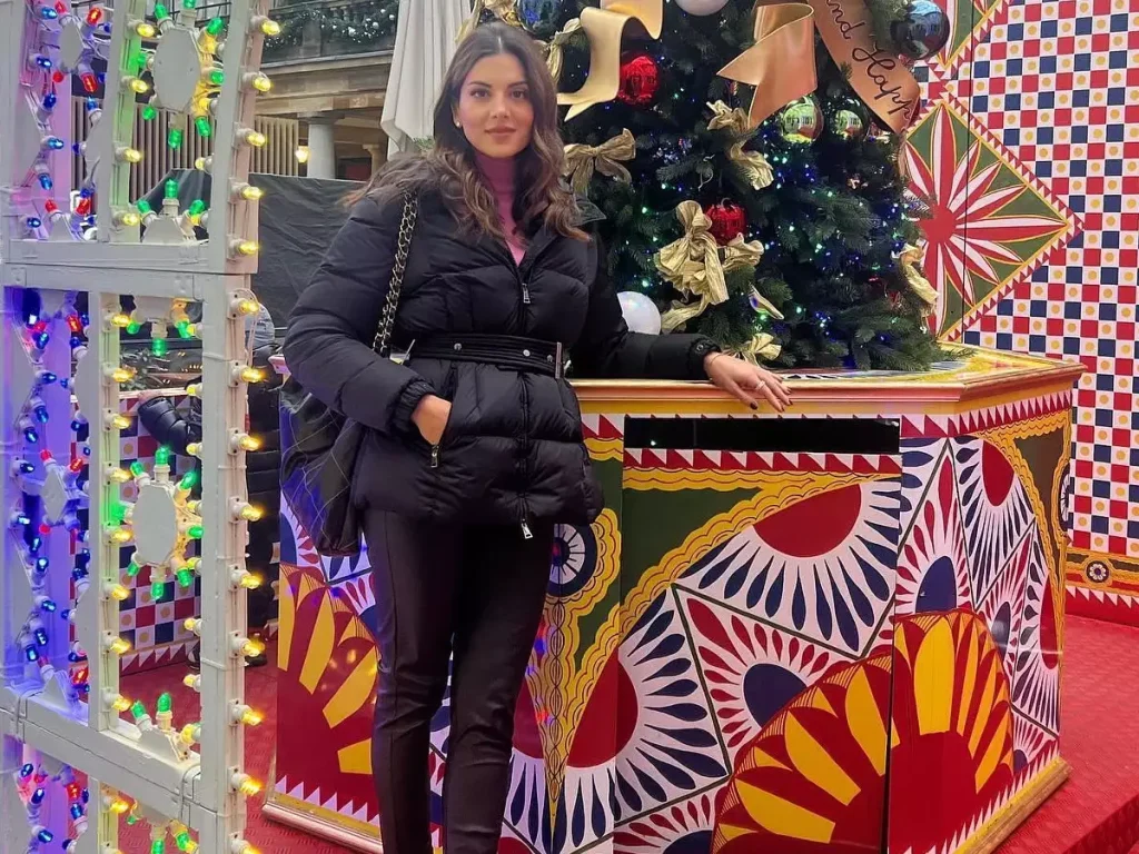 Σταματίνα Τσιμτσιλή: Χριστούγεννα στο στολισμένο  Λονδίνο με όλη την οικογένεια (εικόνες)