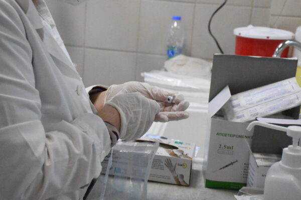 Λάρισα – Καρδιοχειρουργός: “Δεν είμαστε φιλανθρωπικό ίδρυμα. Φυσικά θα τα δώσεις” – Ο διάλογος με την κόρη ασθενούς για το φακελάκι των 2500 ευρώ