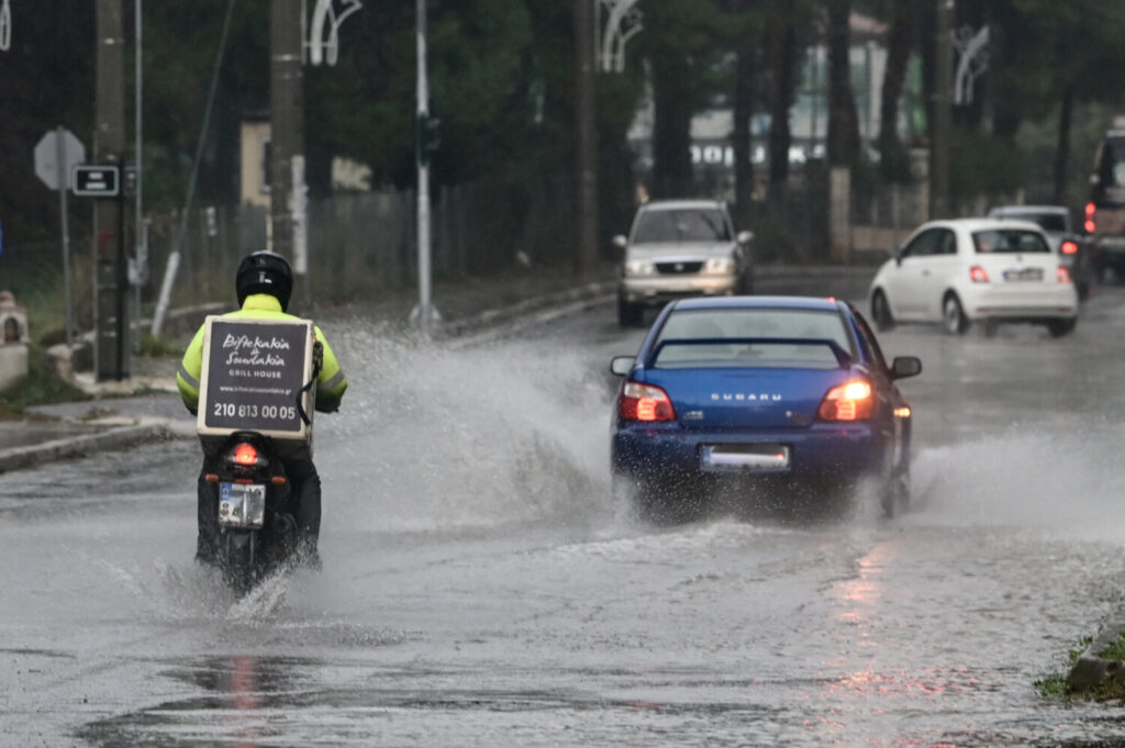 Καιρός – Αρναούτογλου: Λασποβροχές, σε Μακεδονία, Θράκη, Θεσσαλία – Όσα πρέπει να προσέξουν οι οδηγοί