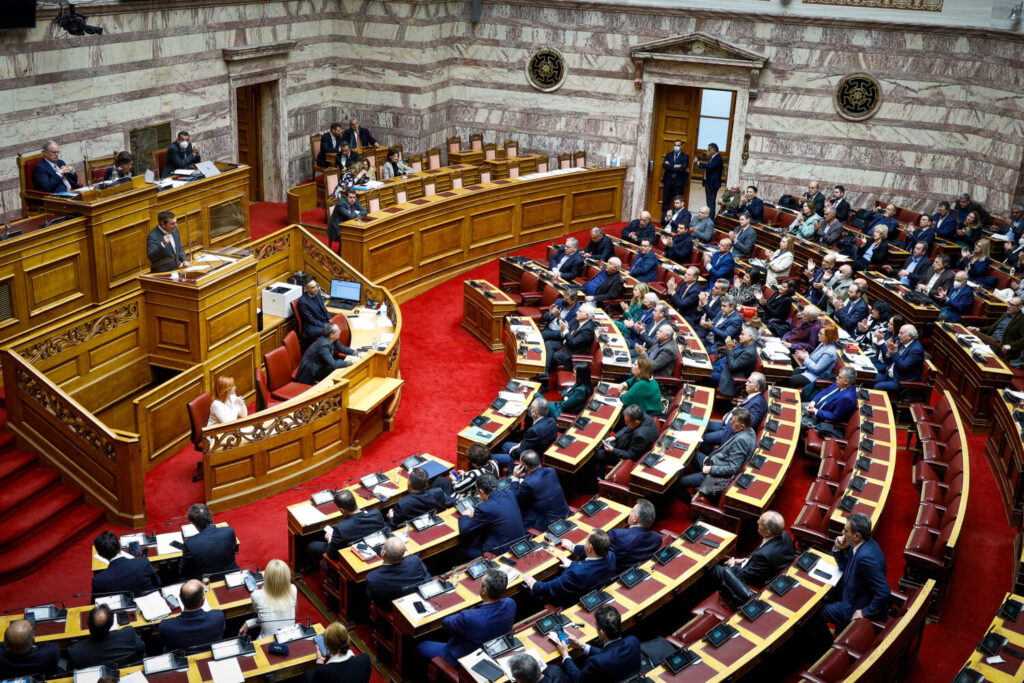 Βουλή: Ξεκίνησε η συζήτηση επί της πρότασης δυσπιστίας στην κυβέρνηση – Δείτε live