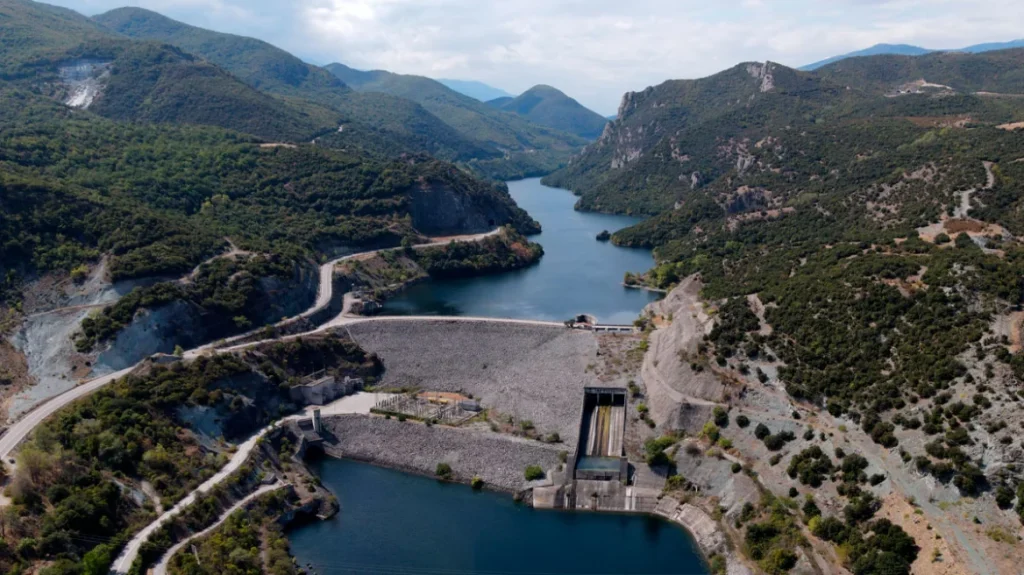 Σοκ στη Βέροια: Μητέρα έπνιξε το 11 μηνών μωρό της στο φράγμα του Αλιάκμονα