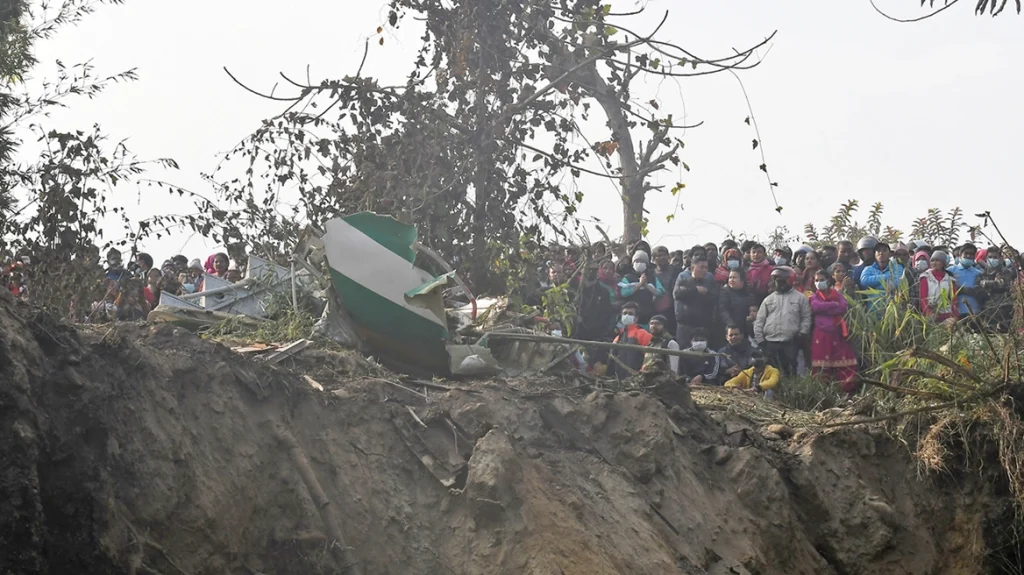 Νεπάλ: Τουλάχιστον 68 νεκροί από συντριβή αεροσκάφους με 72 επιβάτες (video)