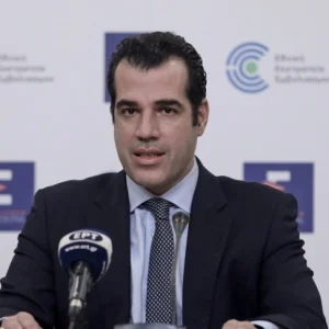 Πολιτική αντιπαράθεση ΠΑΣΟΚ – Θάνου Πλεύρη με επίκεντρο την υπόθεση Μαζωνάκη – «Είχα τυπική σχέση με τον Θεοδωρόπουλο», είπε ο υπουργός