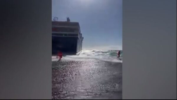 Τήνος: Τεράστιο κύμα παρασύρει τους καβοδέτες στο λιμάνι – Έπεσαν και τα πρώτα χιόνια