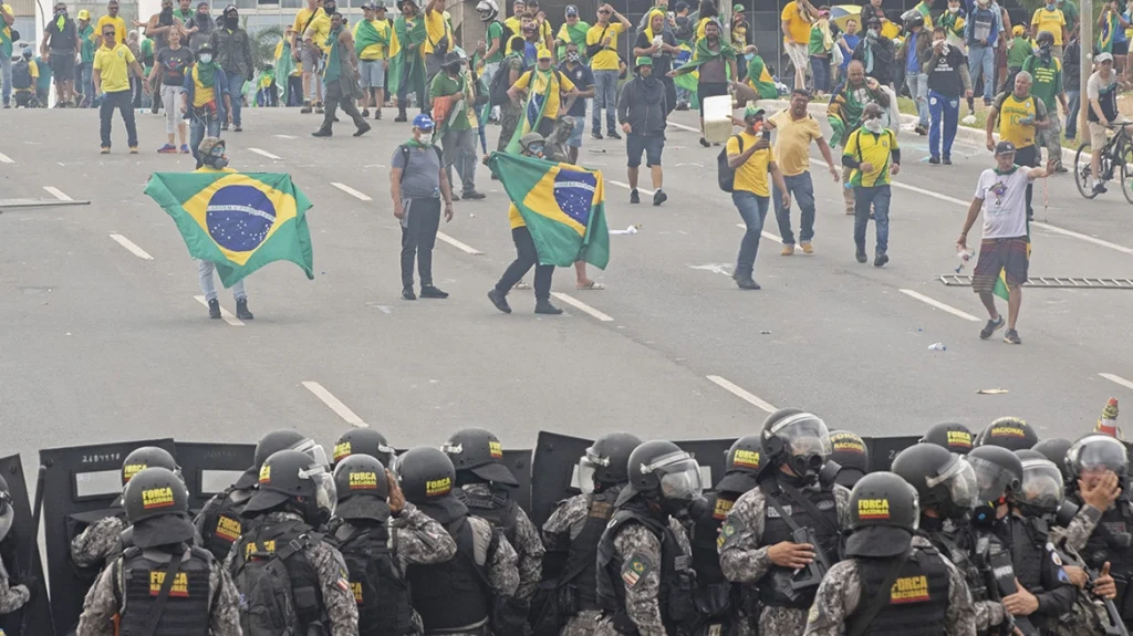 Χάος στη Βραζιλία:  – «Οι βάνδαλοι φασίστες θα τιμωρηθούν» λέει ο Λούλα – Πάνω από 400 συλλήψεις