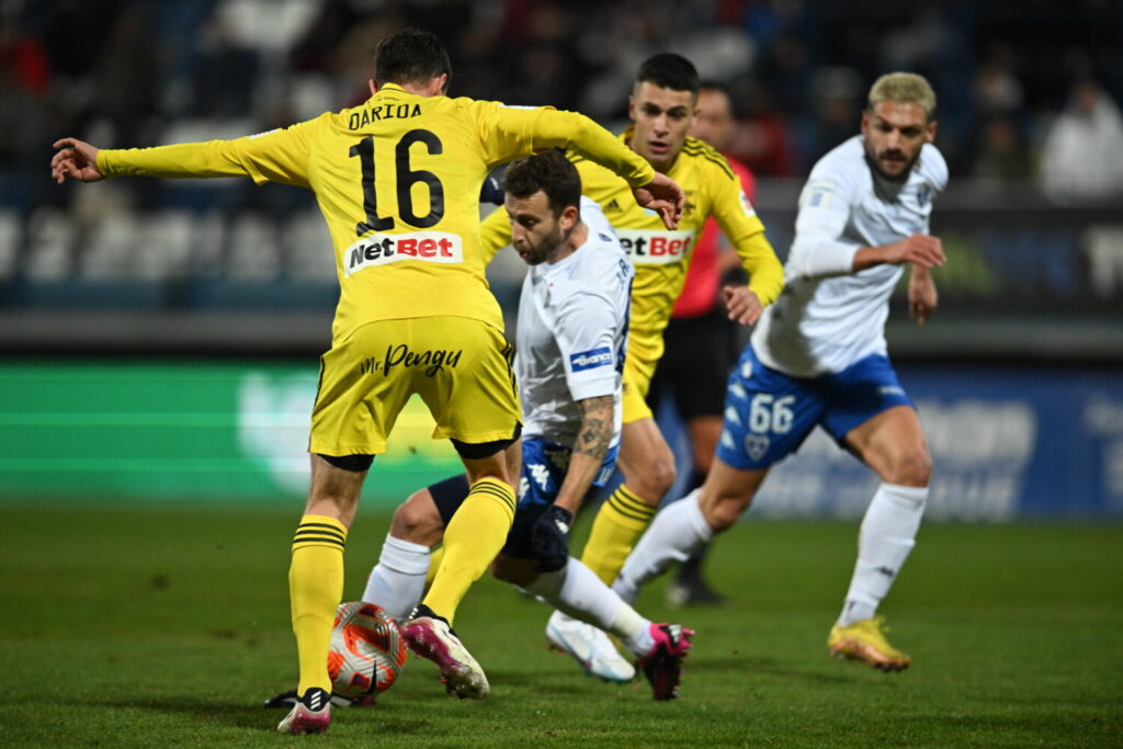 Ιωνικός – Άρης 1-0: Νίκη «χρυσάφι» για τους Νικαιώτες με πέναλτι του Λοβέρα