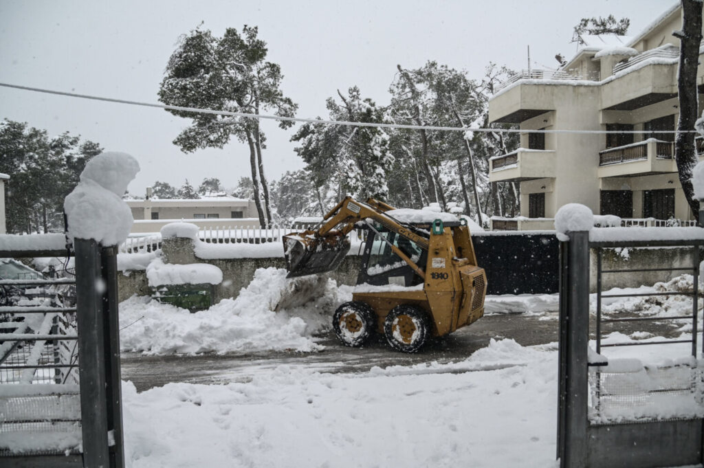 Κακοκαιρία «Μπάρμπαρα»: Νέο έκτακτο δελτίο της ΕΜΥ- Χιόνια σε Αττική, Σποράδες, Εύβοια τις επόμενες ώρες – Δείτε σε ποιες περιοχές χιονίζει