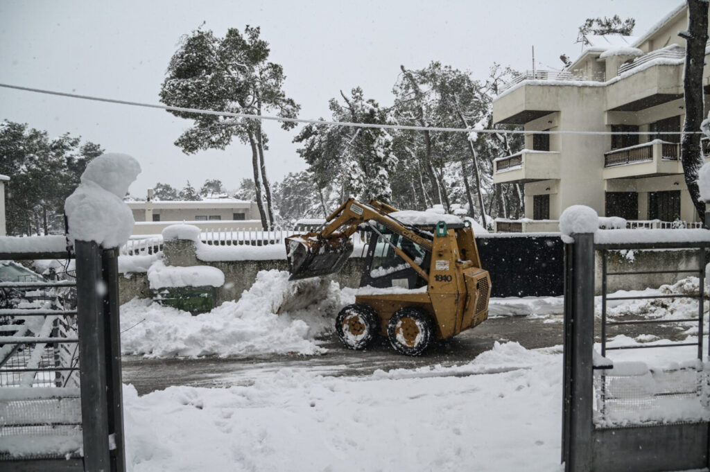 EΜΥ – Καιρός: Σε κλοιό κακοκαιρίας η χώρα – Χιόνια και στην Αττική σε περιοχές με χαμηλό υψόμετρο Δευτέρα και Τρίτη