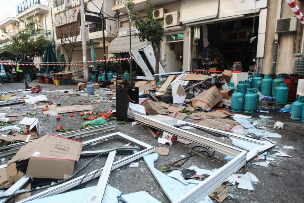 Αιγάλεω: Έκρηξη σε μαγαζί με φιάλες υγραερίου – Δύο τραυματίες