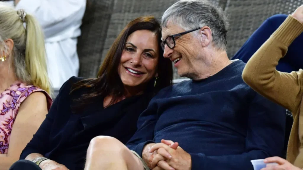 Μπιλ Γκέιτς: Αυτή είναι η νέα σύντροφος του δισεκατομμυριούχου και είναι αχώριστοι λένε κοινοί τους φίλοι