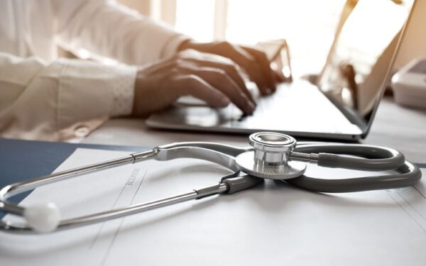 Λάρισα: Σε διαθεσιμότητα ο καρδιοχειρουργός που συνελήφθη να παίρνει 2.500 ευρώ από ασθενή – «Πραγματικά ντροπή του», δήλωσε ο Γεωργιάδης